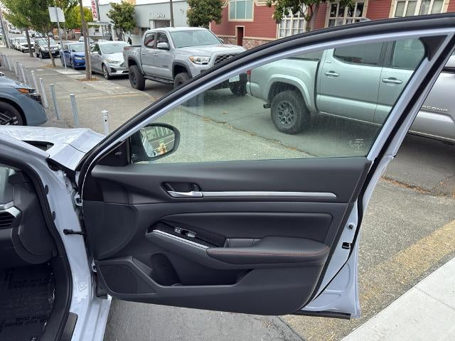 2025 Nissan Altima SR FWD