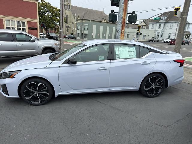 2025 Nissan Altima SR FWD