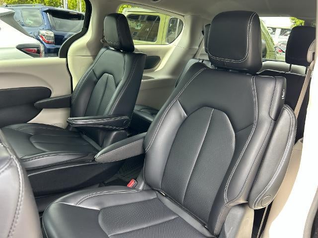 2023 Chrysler Pacifica Hybrid Touring L FWD