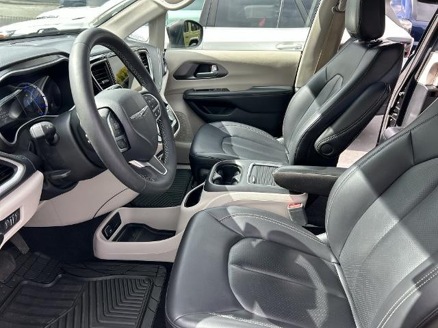 2023 Chrysler Pacifica Hybrid Touring L FWD