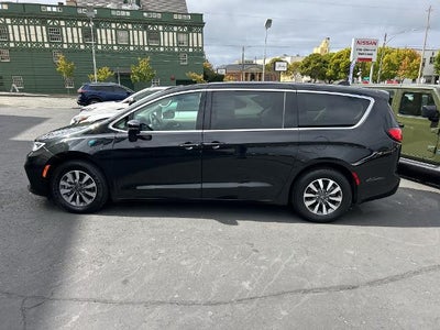 2023 Chrysler Pacifica Hybrid Touring L FWD