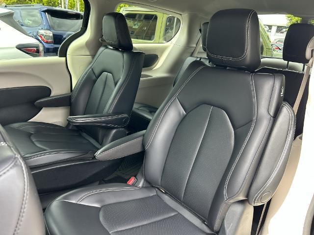 2023 Chrysler Pacifica Hybrid Touring L FWD