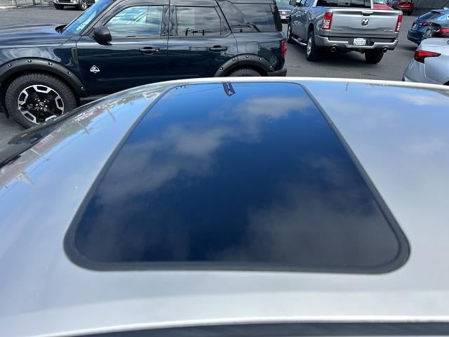 2017 Toyota Camry XLE Auto (SE)