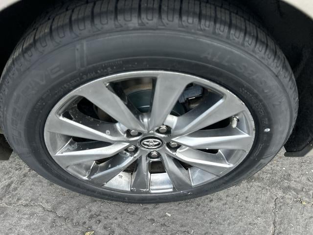 2017 Toyota Camry XLE Auto (SE)