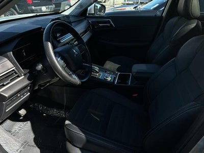 2024 Mitsubishi Outlander Plug-In Hybrid SE S-AWC