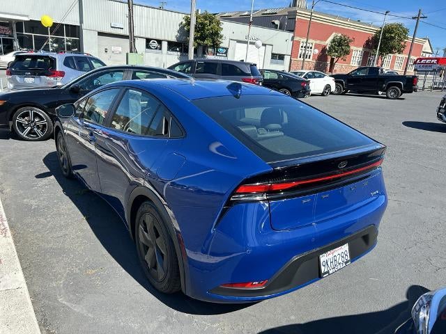 2024 Toyota Prius LE (Natl)